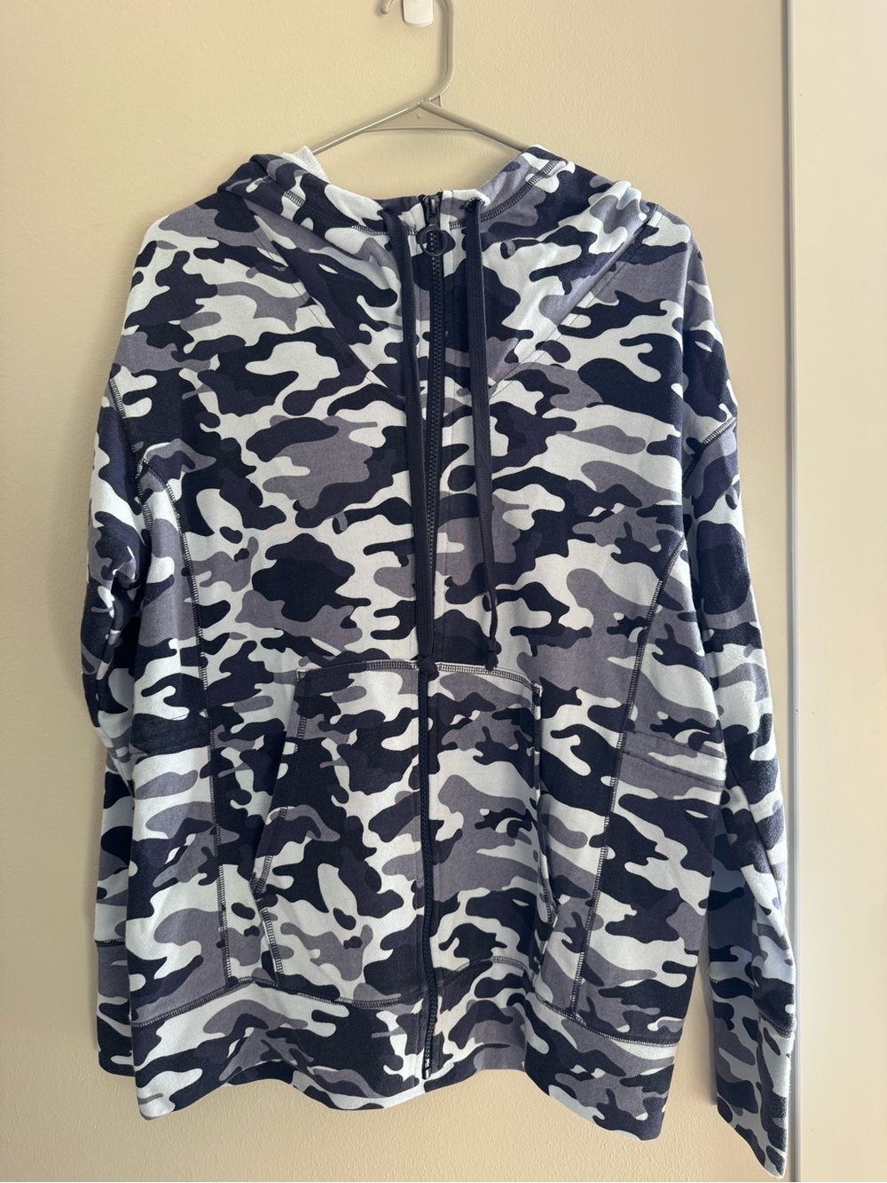 Fabletics Women's XS Leah Hoodie Jacket Sweatshirt Blue Camo Zip